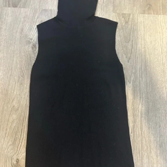 Apt. 9 Black Sleeveless turtleneck top size medium in black - Picture 2 of 5